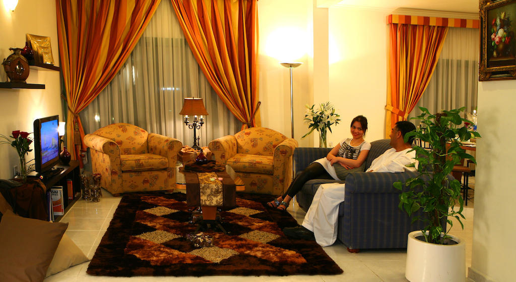 Khalidia Hotel Apartments Дубай Стая снимка