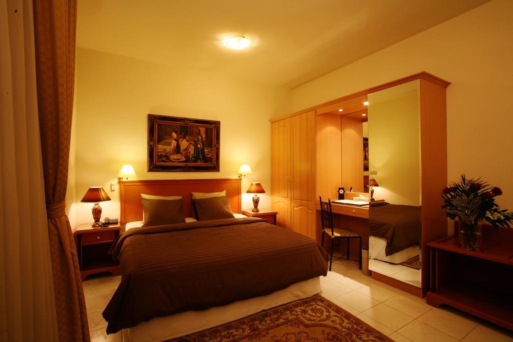Khalidia Hotel Apartments Дубай Стая снимка